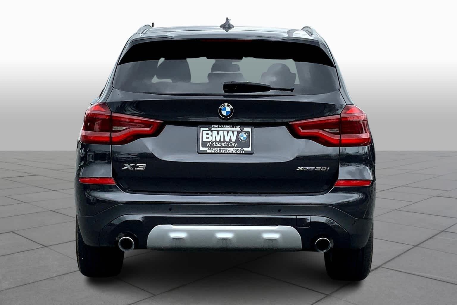 Used 2019 Dark Graphite Metallic BMW xDrive30i image 4