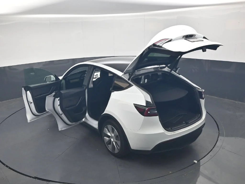 Used 2022  Tesla Long Range image 36