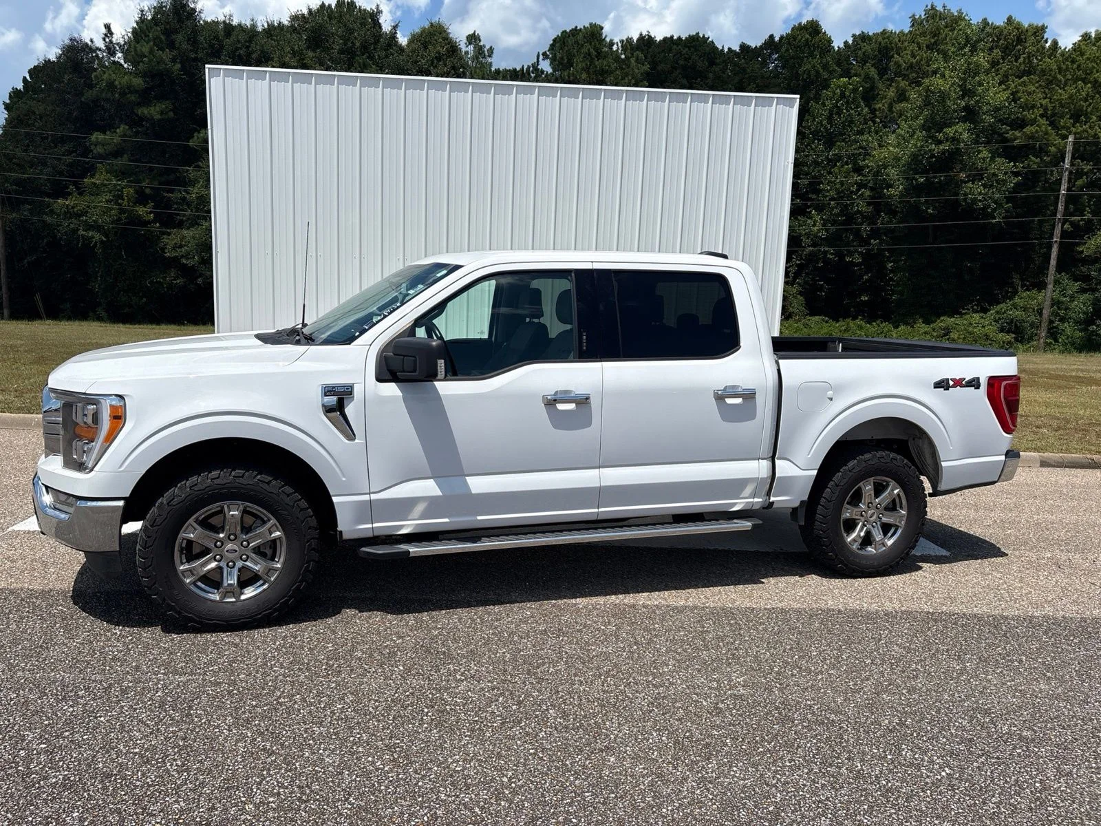 Used 2022 White Ford XLT image 1