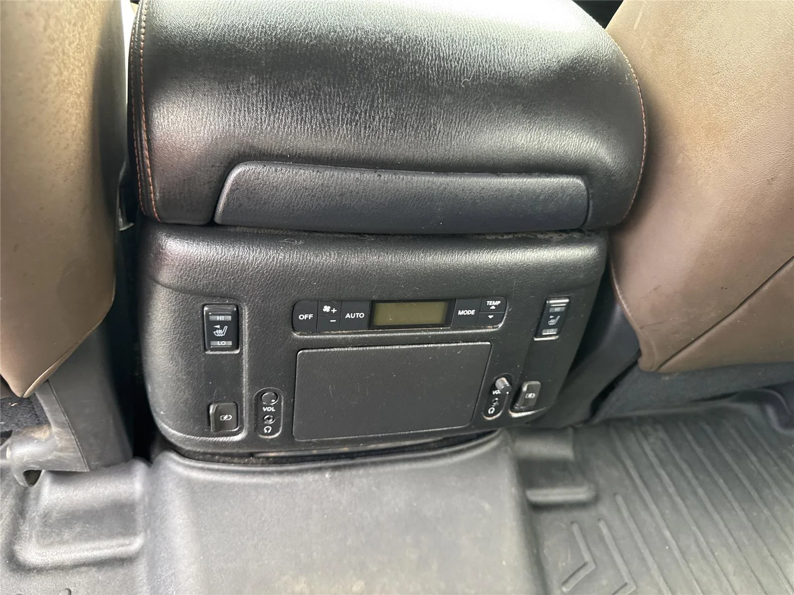 Used 2019 Super Black Nissan Platinum image 24