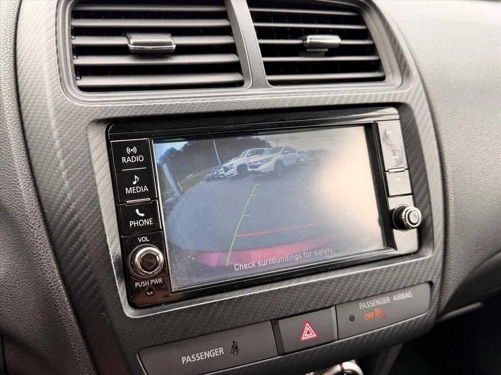 Used 2023 Red Mitsubishi  image 26