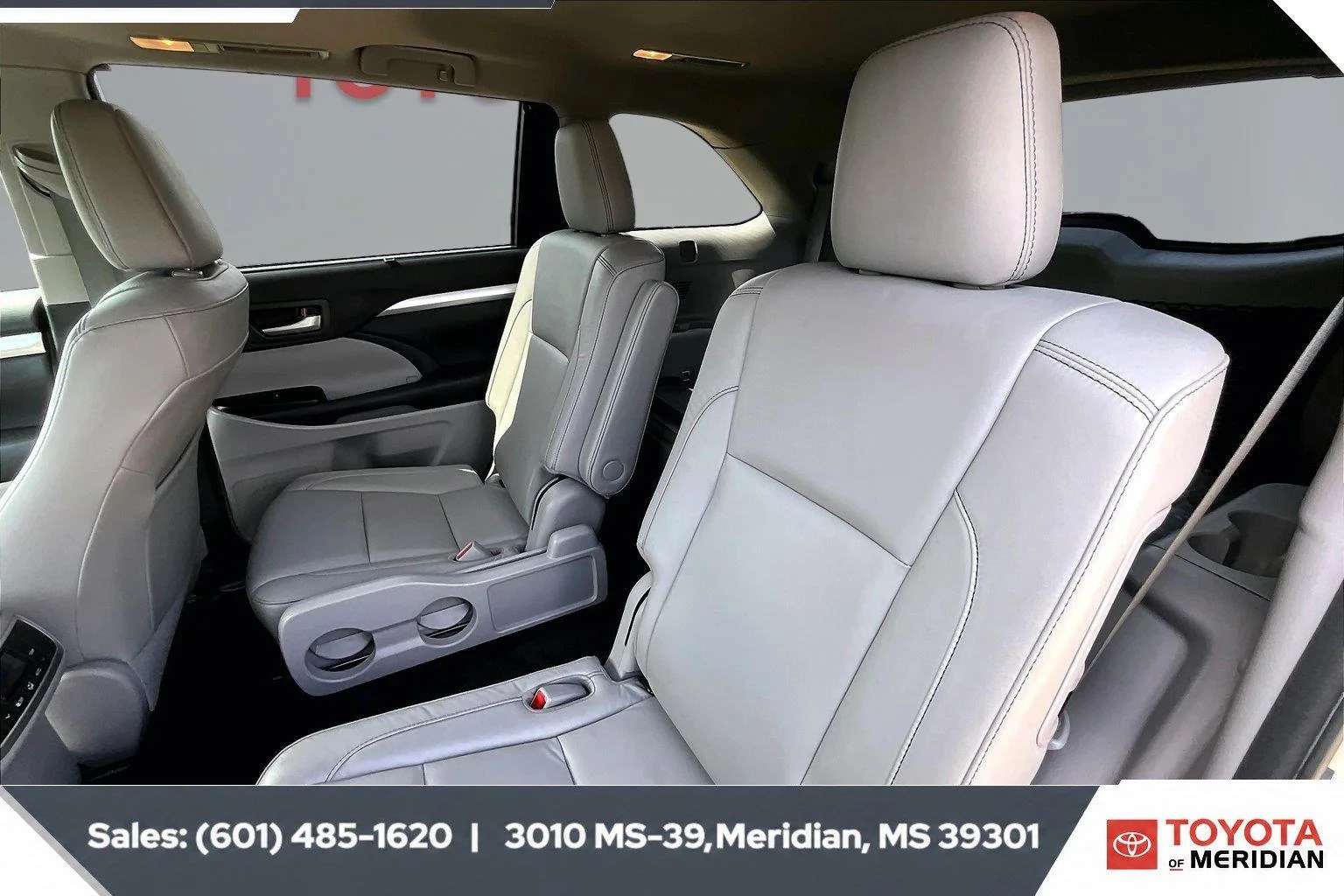 Used 2018 Celestial Silver Metallic Toyota XLE image 19