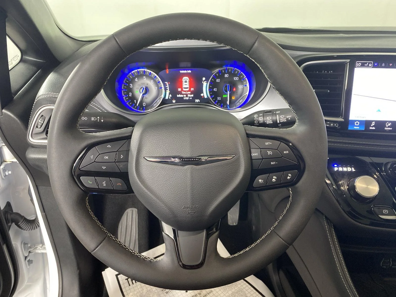 Used 2025 Bright White Clearcoat Chrysler Limited image 26