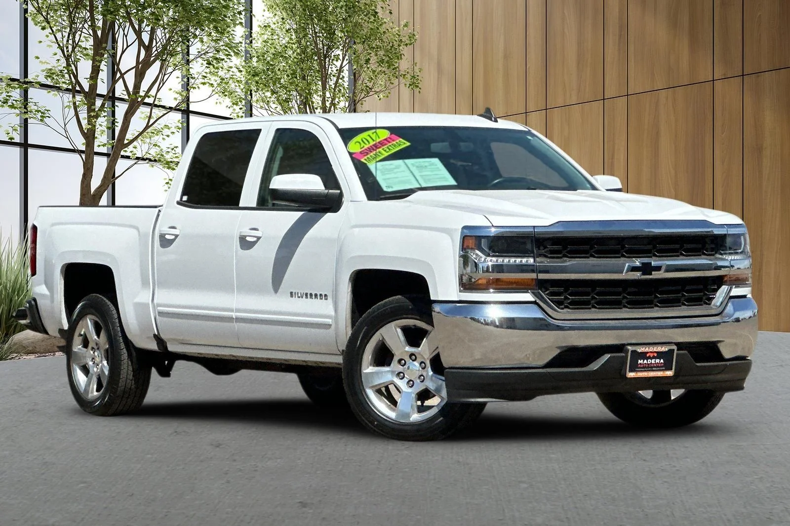 Used 2017 White Chevrolet LT image 2
