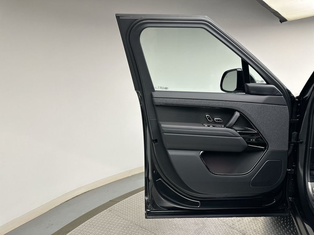 New 2026 Carpathian Grey Land Rover Dynamic SE image 9