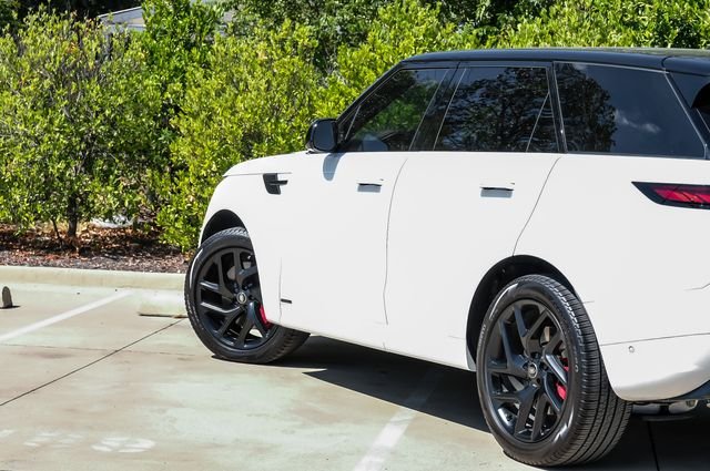 Certified Used 2025 White Land Rover Autobiography image 14