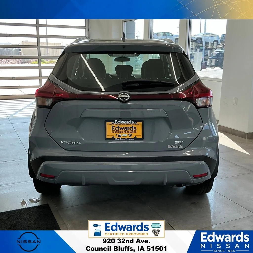 Used 2024 Gray Nissan SV image 8