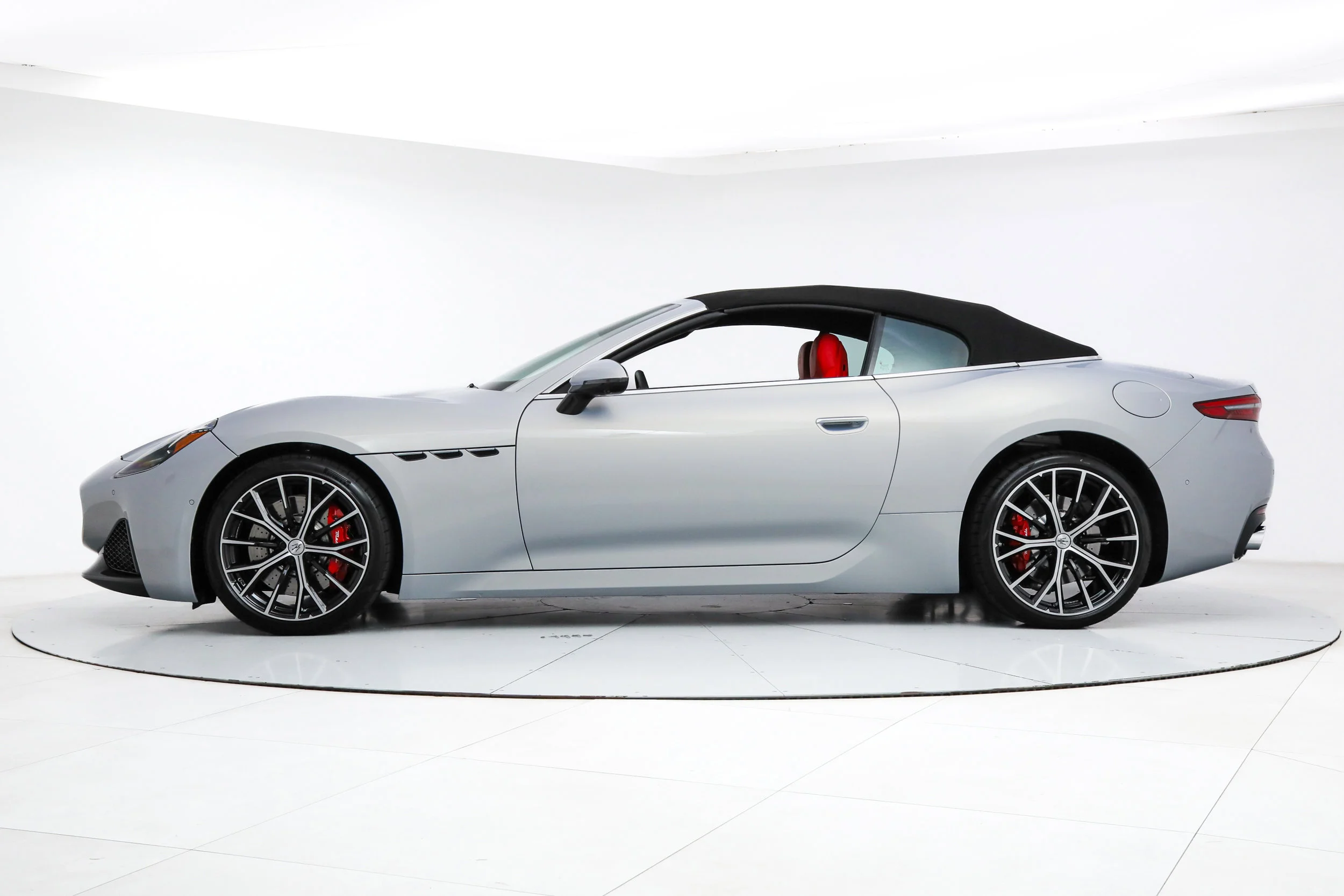 Certified Used 2026 White Maserati  image 4