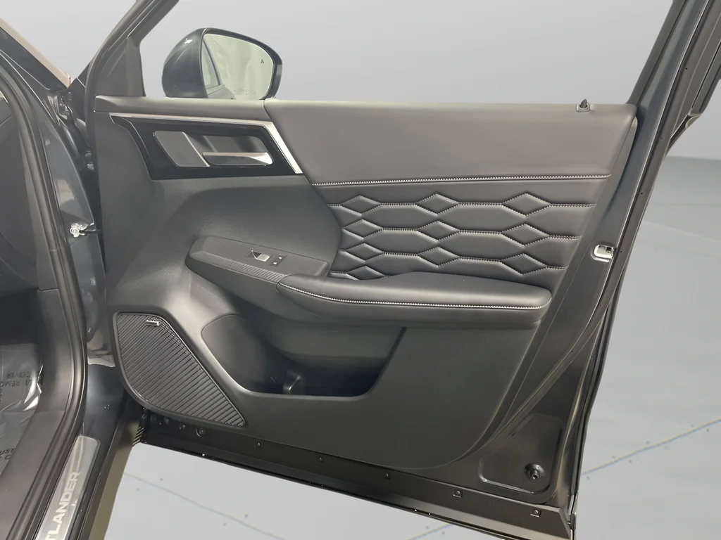 New 2026 Graphite Gray Mitsubishi SEL image 33