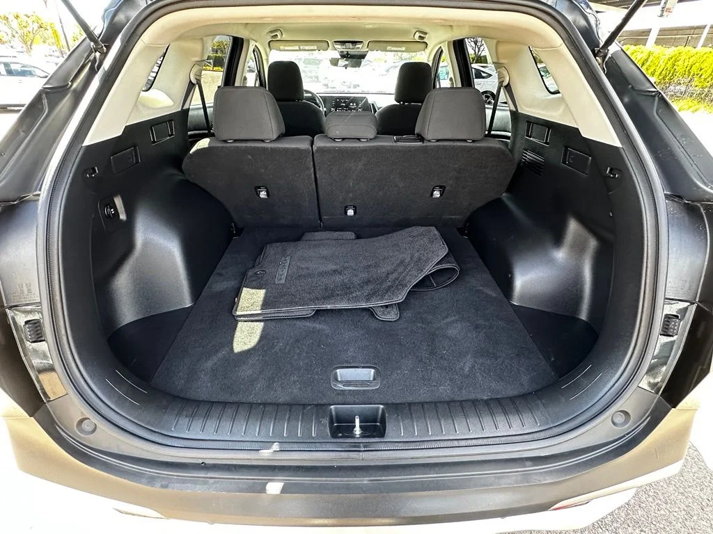 Used 2023 Black Kia LX image 8