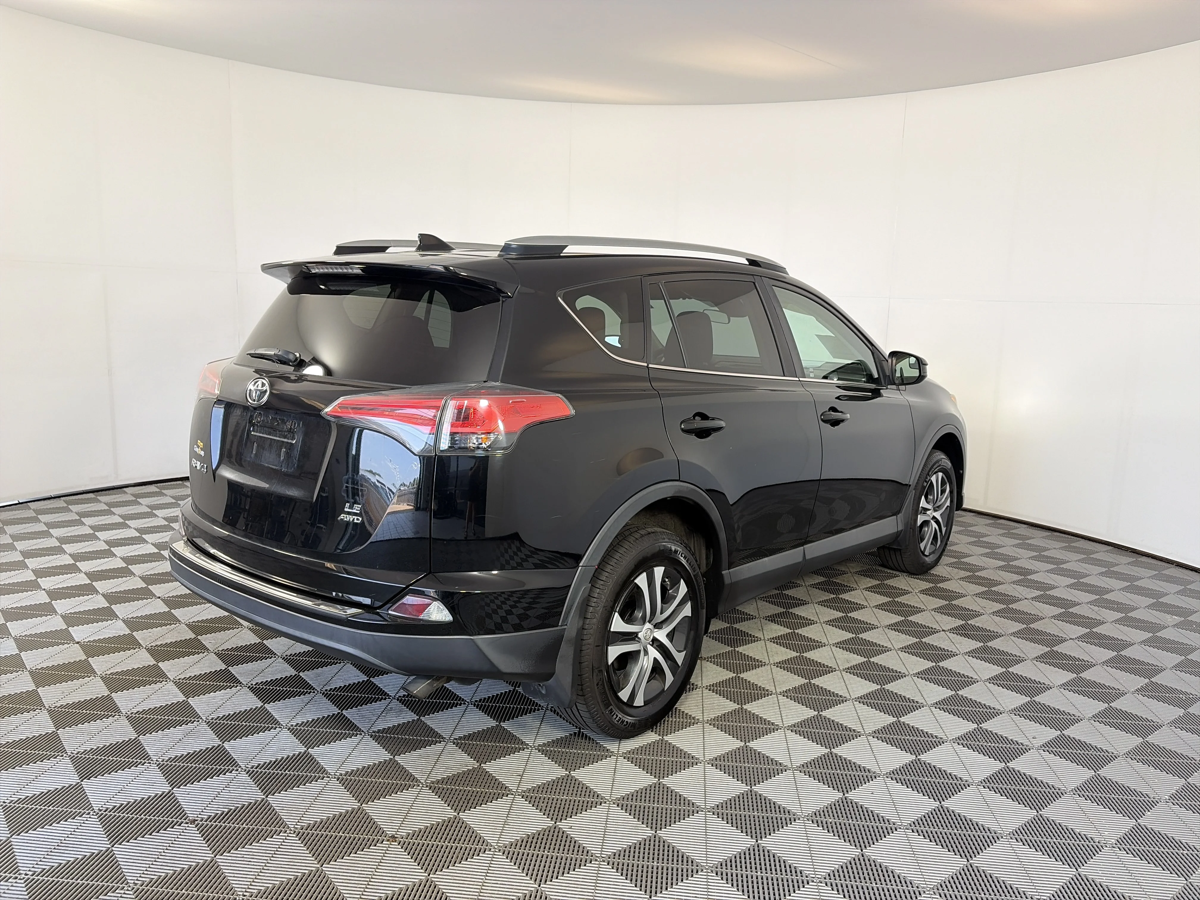 Used 2018 Black Toyota LE image 11