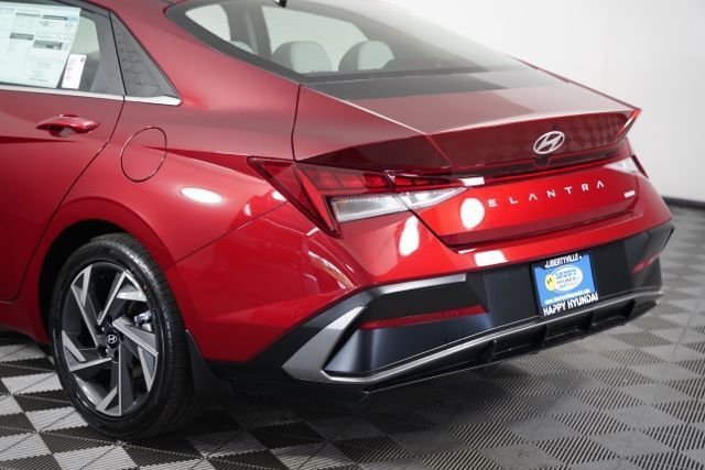 2025 Hyundai Elantra Limited - Photo 37