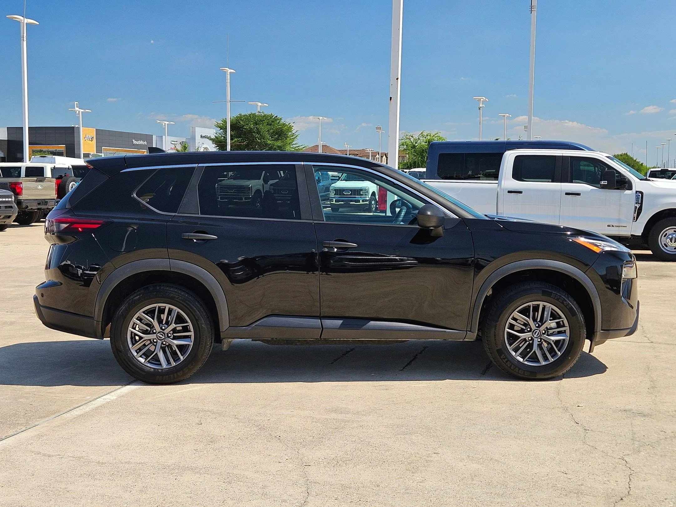 Used 2024 Nissan Rogue S with VIN 5N1BT3AAXRC708675 for sale in Manvel, TX