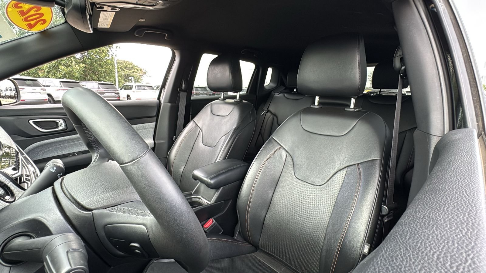 Used 2023 Black Jeep Latitude Lux image 18