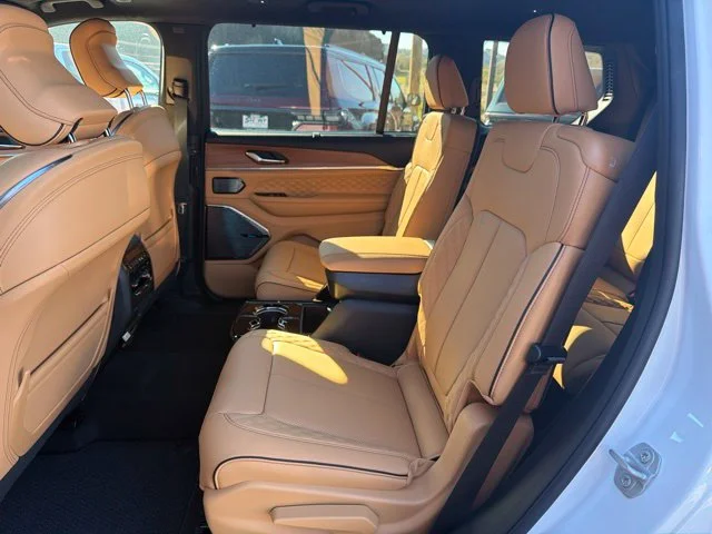 New 2027 Bright White Clear-Coat Paint Jeep Summit image 18
