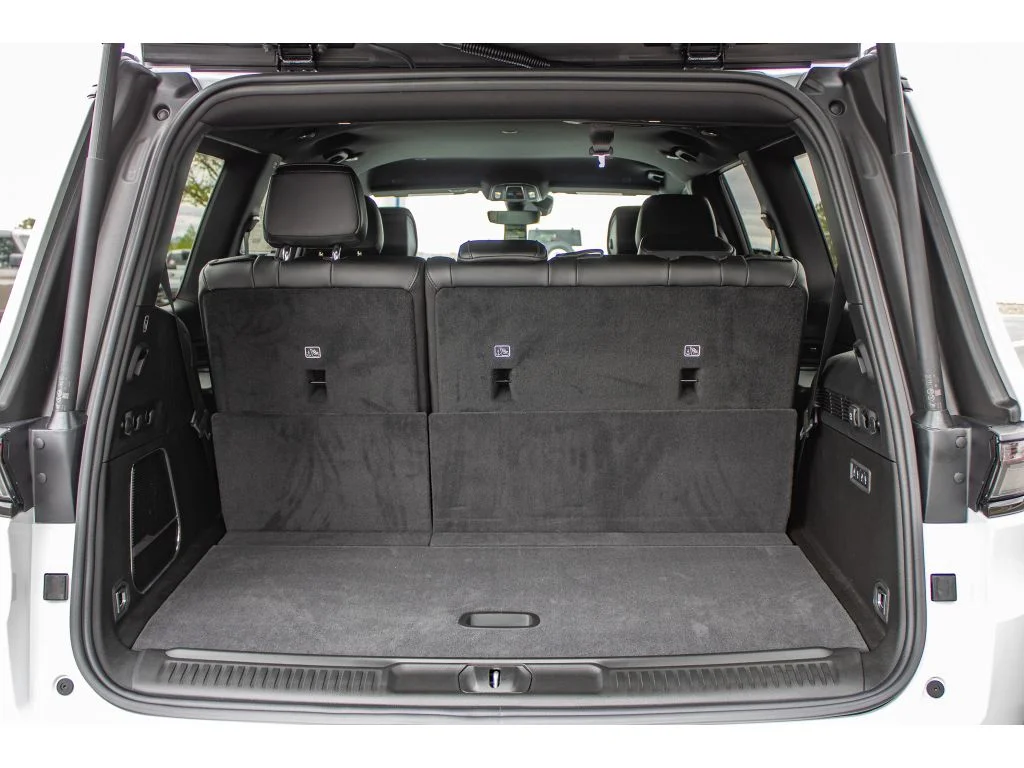 New 2026 Bright White Clear-Coat Exterior Paint Jeep Limited Altitude image 12