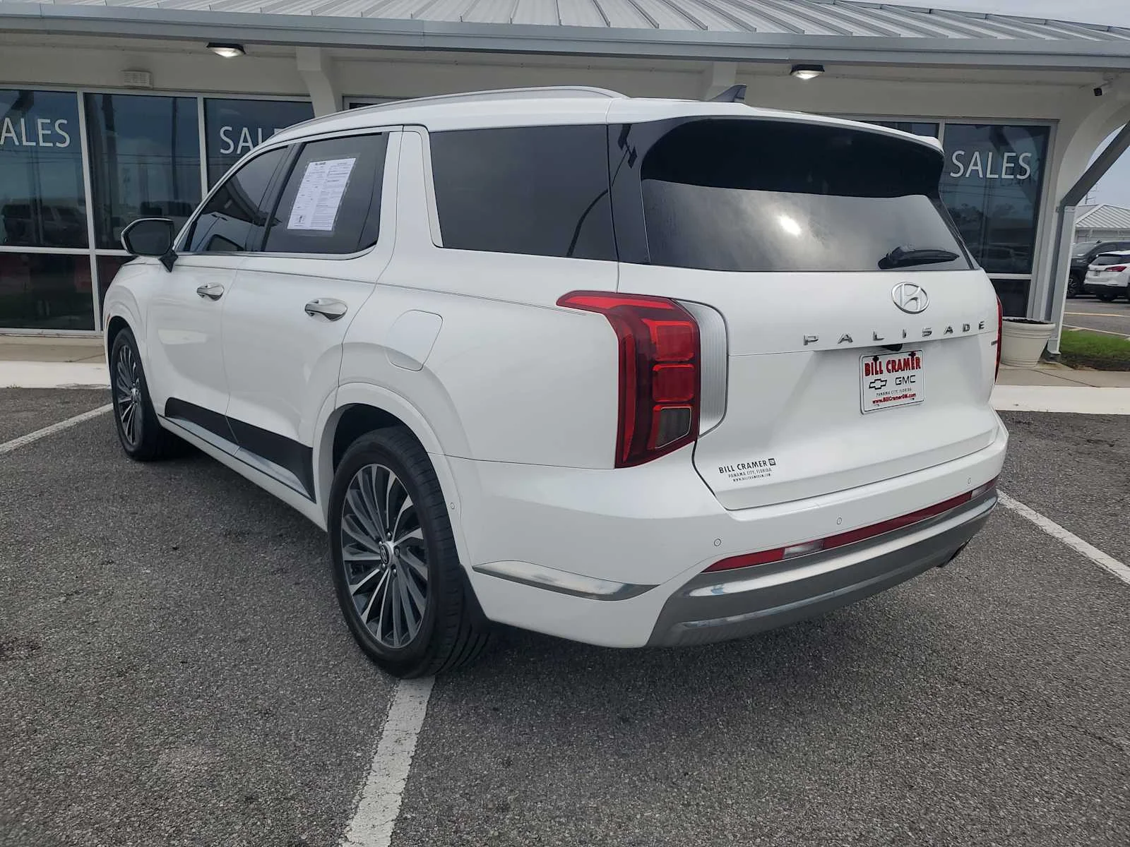 Used 2023 White Hyundai Calligraphy image 3