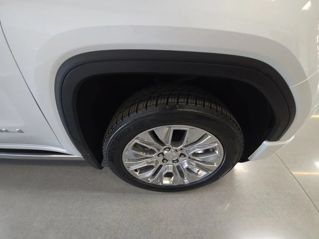 Used 2020 WHITE FROST TRICOAT GMC Denali image 29