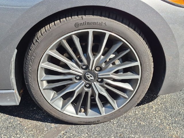 Used 2018 Gray Hyundai Sport image 9