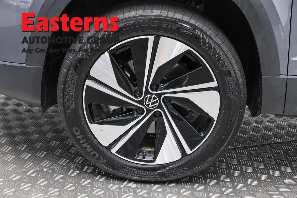 Used 2025 Gray Volkswagen 1.5T SE image 31