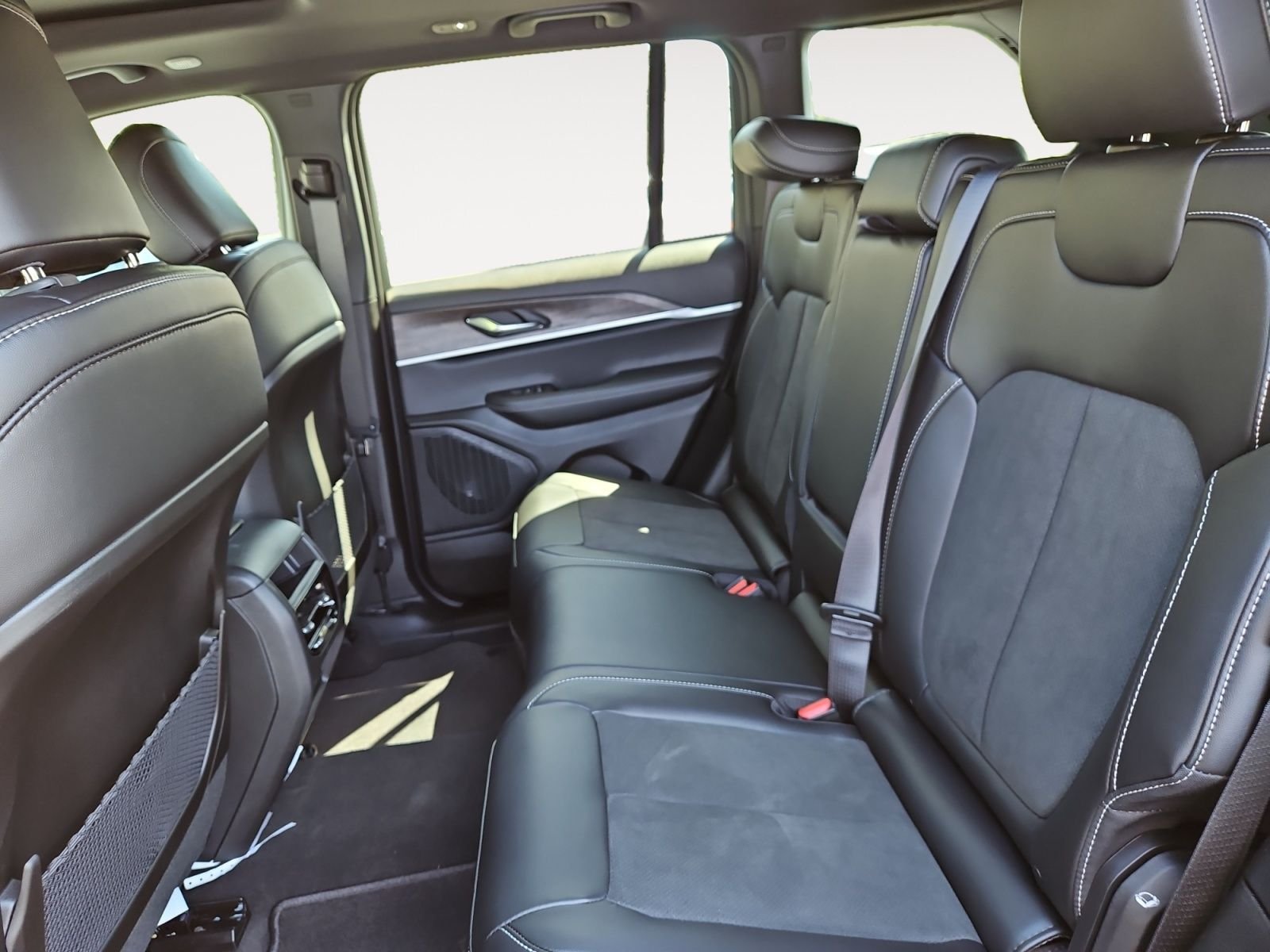 New 2027 High Gloss Black Jeep Laredo Altitude image 13