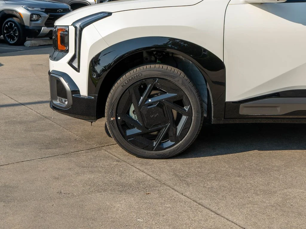 New 2027 Snow White Pearl Kia X-Line SX image 31