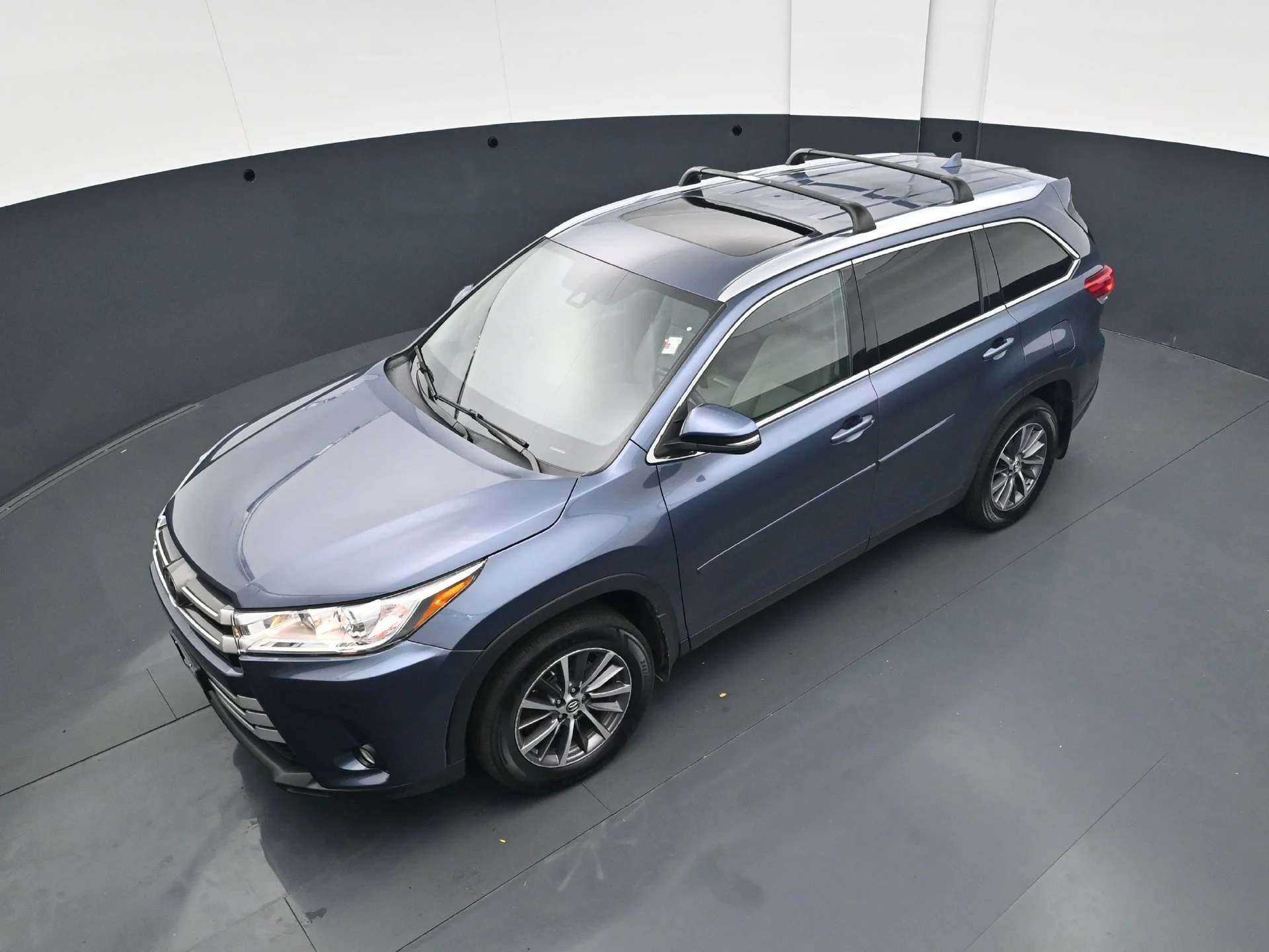 Used 2019  Toyota SE image 39