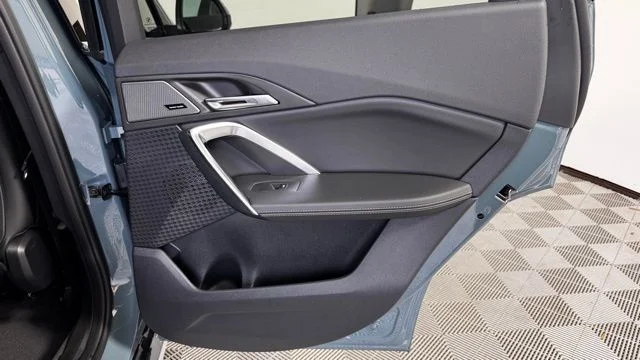 New 2026 Cape York Green Metallic BMW xDrive28i image 19