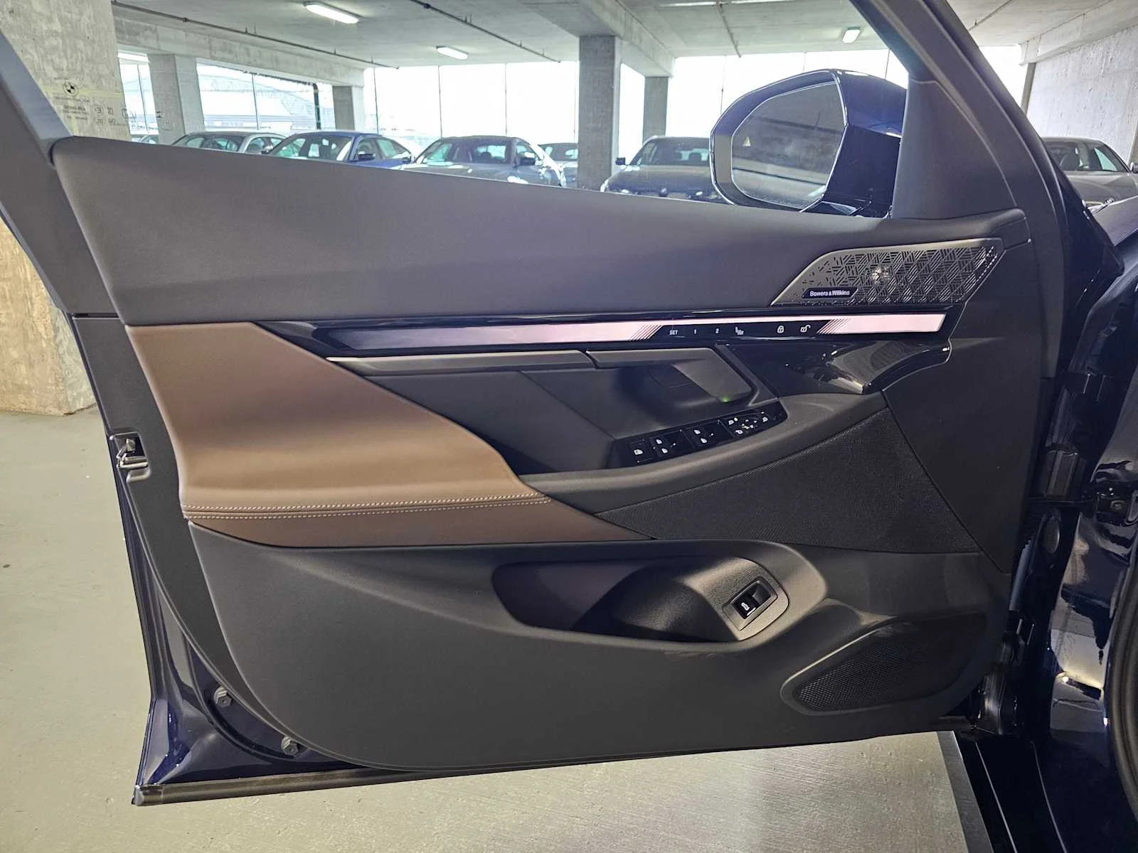 New 2027 Tanzanite Blue II Metallic BMW xDrive image 19