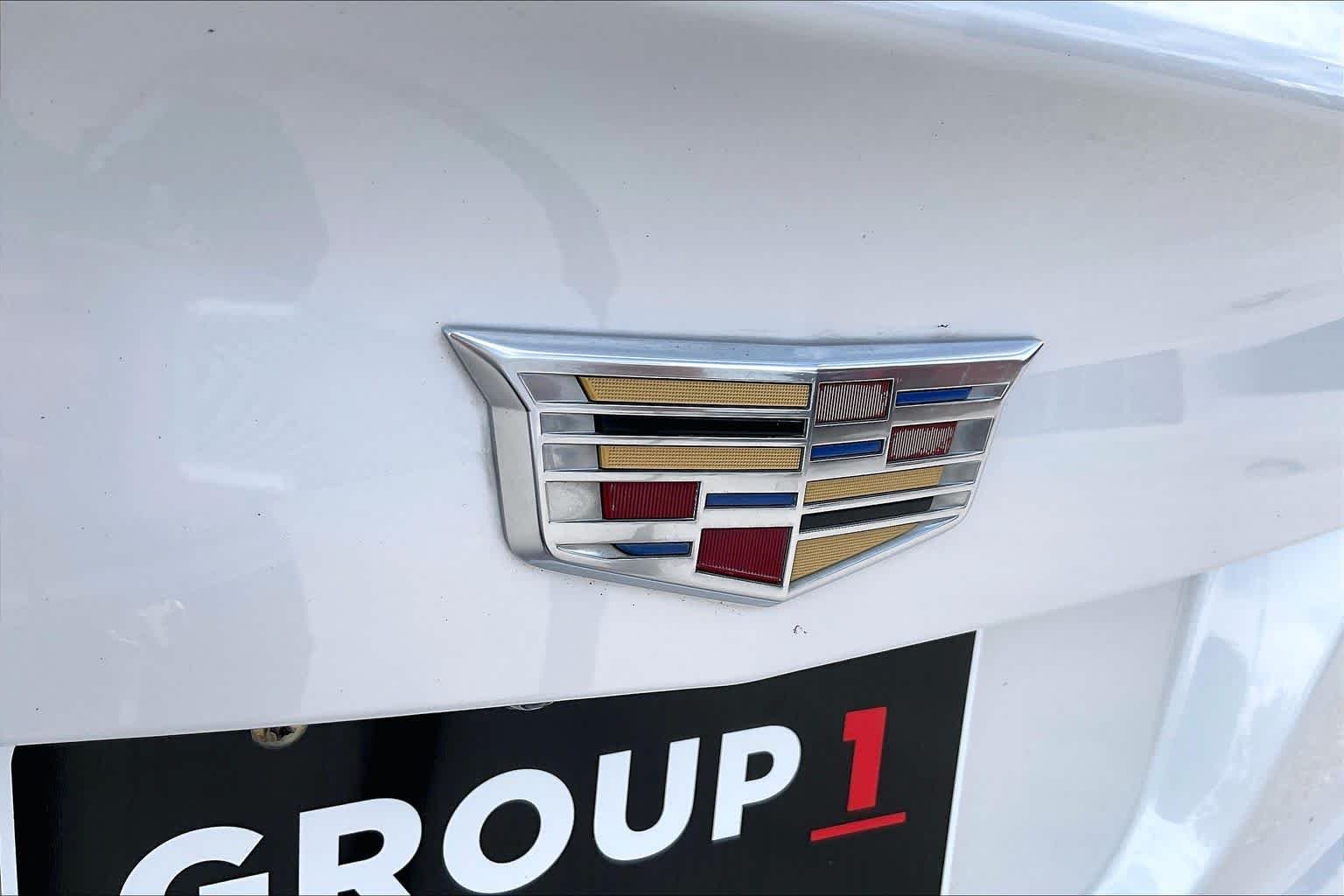 Used 2019 CRYSTAL WHITE TRICOAT Cadillac FWD Sport image 28