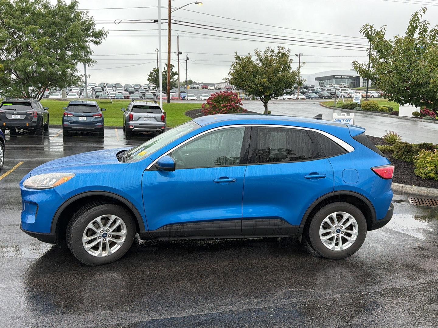 Used 2021 Velocity Blue Ford SE image 4