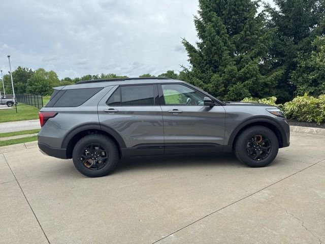 New 2026 Carbonized Gray Metallic Ford Tremor® image 3