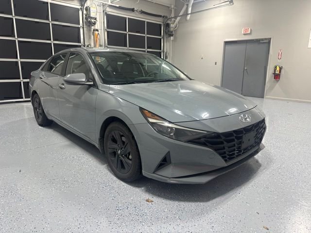 Used 2022 Gray Hyundai SEL image 3