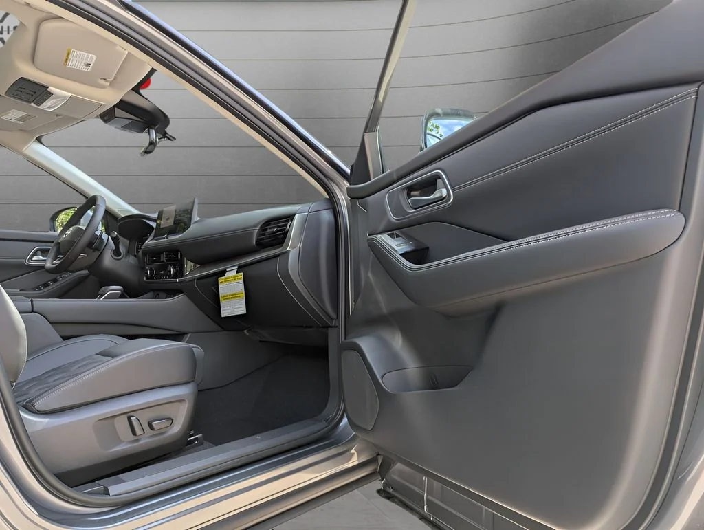 New 2026 Gray Nissan Platinum image 26