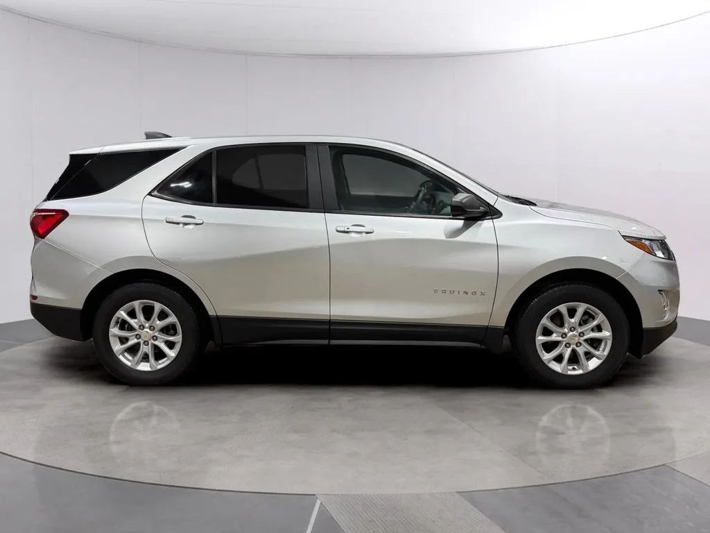 Used 2020 Chevrolet Equinox LS with VIN 3GNAXSEV2LS662795 for sale in Oconomowoc, WI