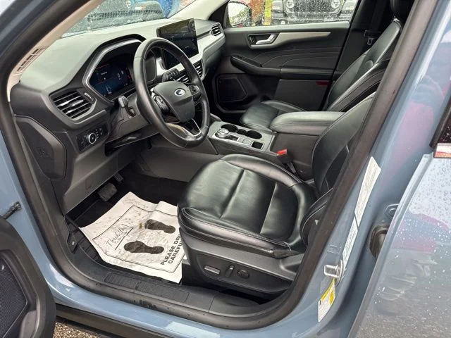 Used 2024  Ford Platinum image 18