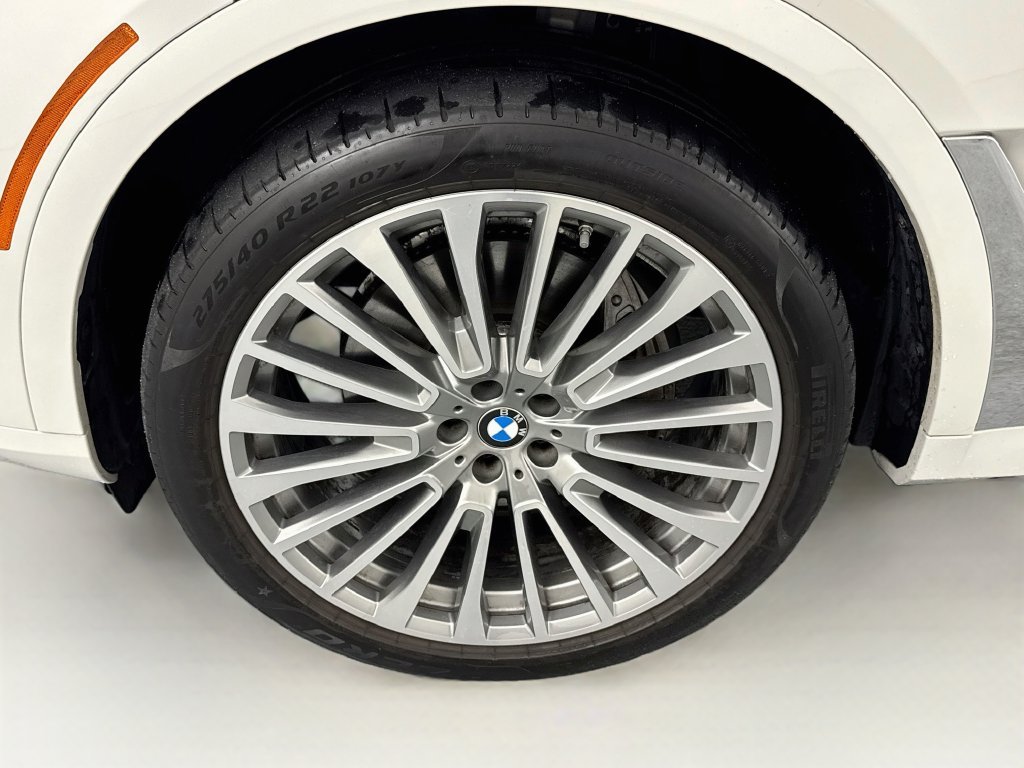 Used 2024 White BMW xDrive40i image 33