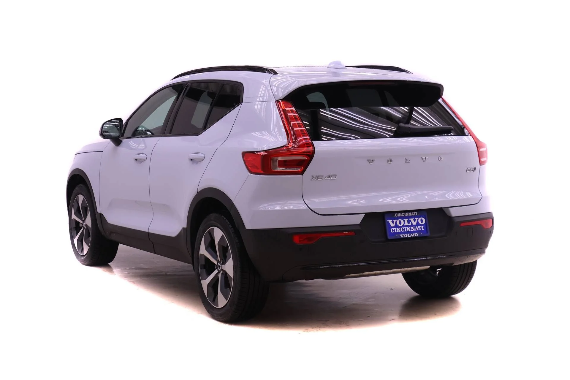 2026 Volvo XC40 Plus - Photo 5