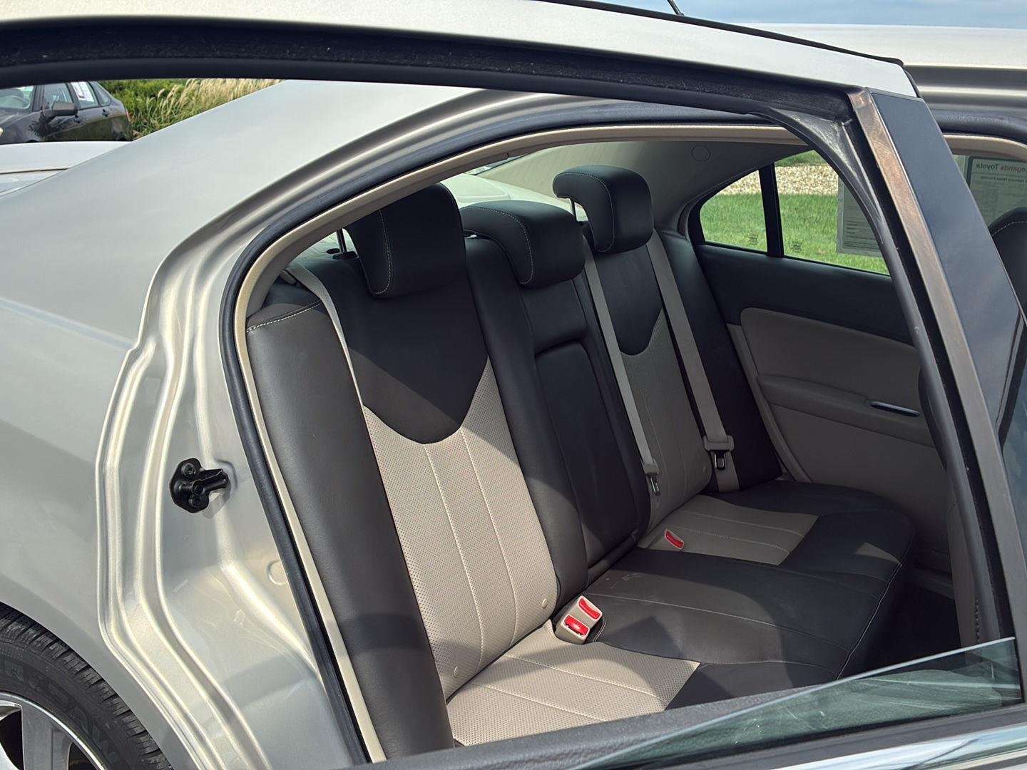 Used 2010 GOLD Mercury Premier image 12