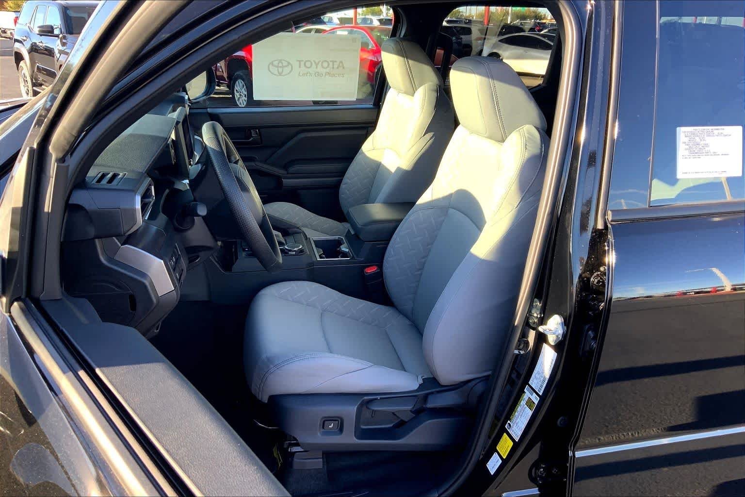 2025 Toyota Tacoma SR5 - Photo 9