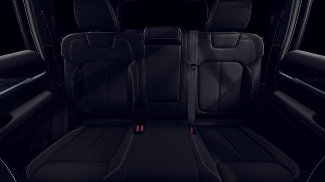 New 2026 Diamond Black Crystal Pearl-Coat Exterior Paint Jeep Laredo image 3