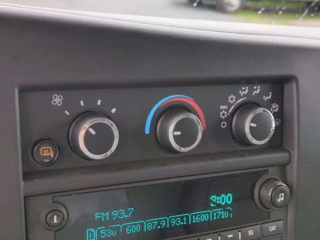 New 2025 Summit White GMC 1WT image 17
