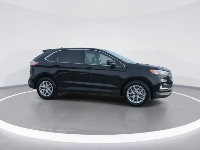 Used 2024 Black Ford SEL image 9