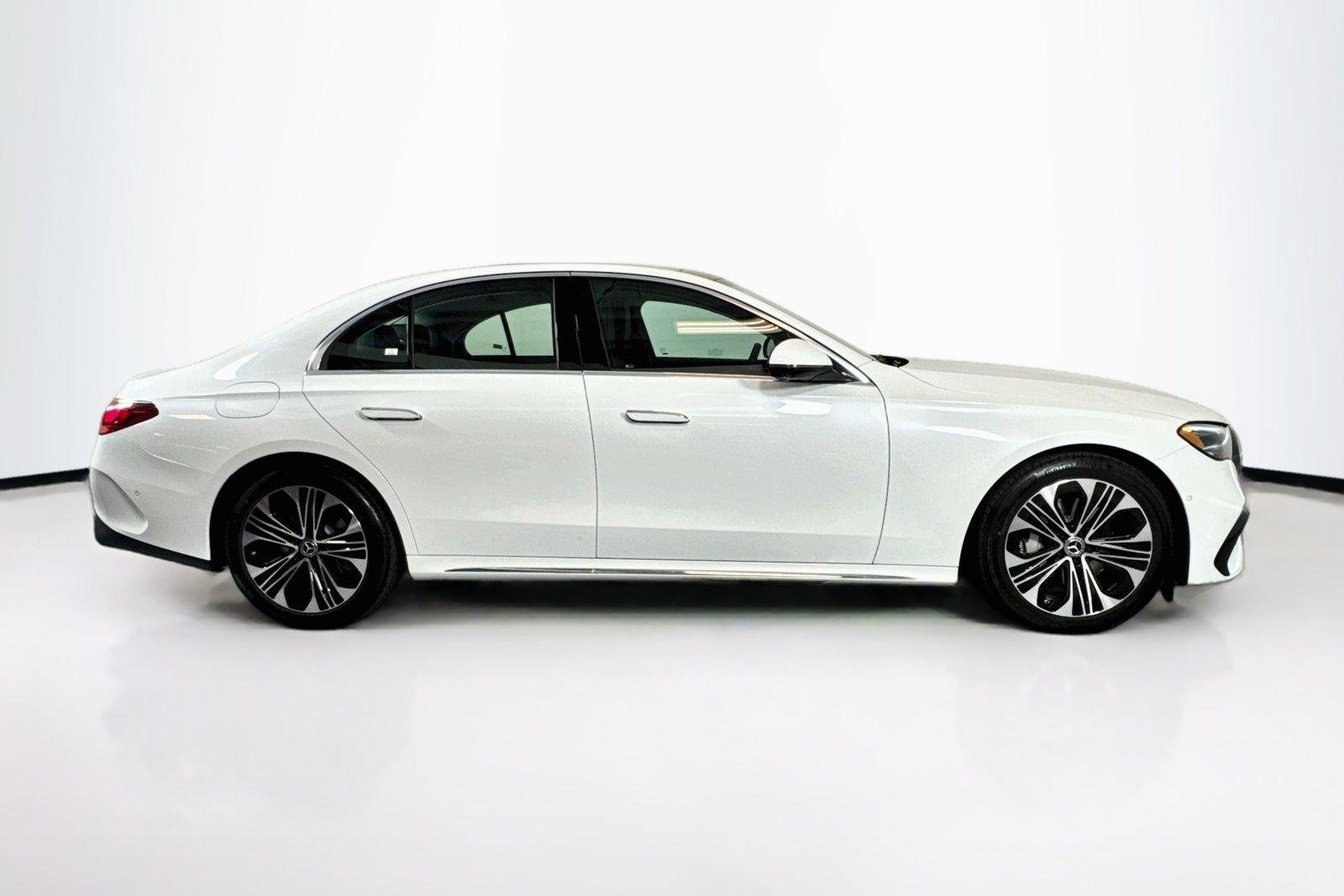 New 2026 Manufaktur Moonlight White Metallic Mercedes-Benz E 350 image 4