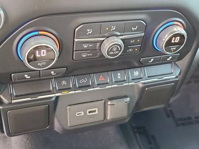 Used 2020 SUMMIT WHITE Chevrolet LT image 28