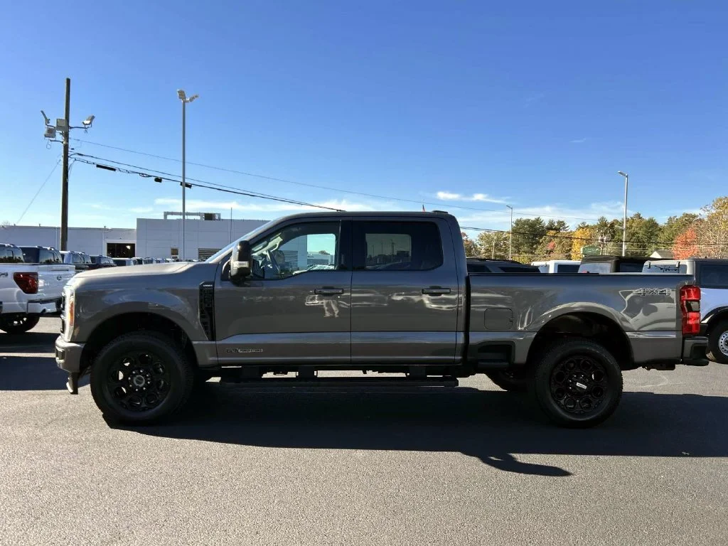 Used 2023 Gray Metallic Ford Lariat image 6