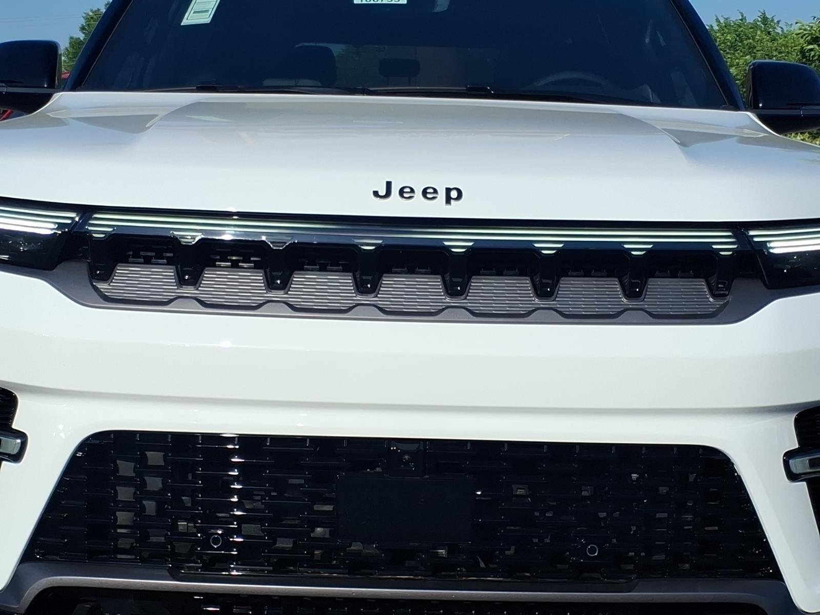 New 2026 Bright White Clear-Coat Exterior Paint Jeep Upland image 12