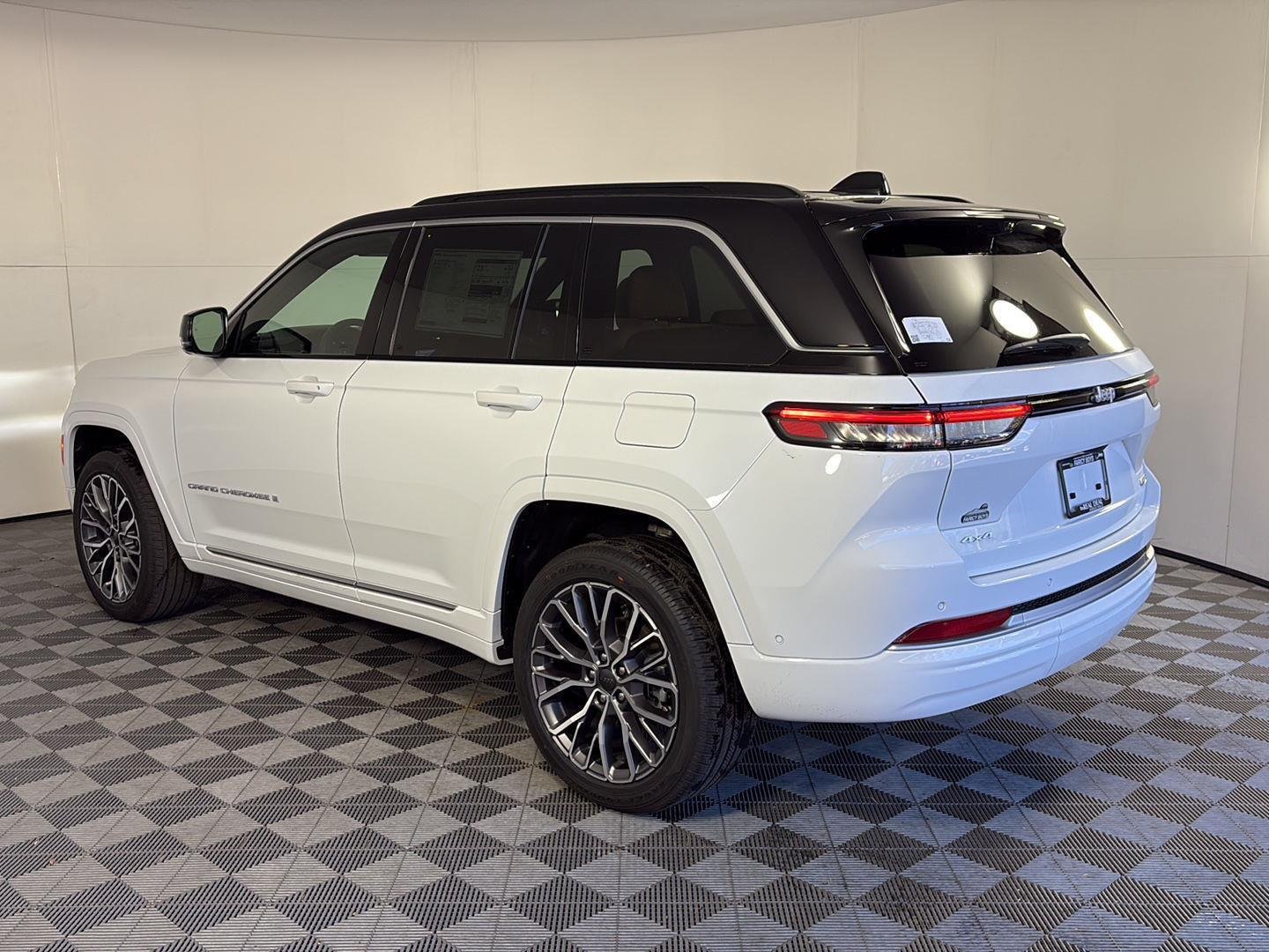 New 2026 Bright White Clear-Coat Exterior Paint Jeep WLJT74 image 6