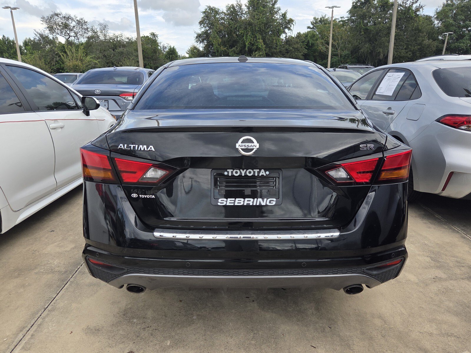 Used 2022 Super Black Nissan 2.5 SR image 2