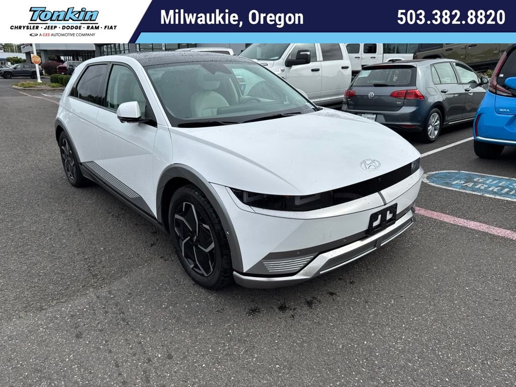 Used 2024 Atlas White Hyundai Limited image 1